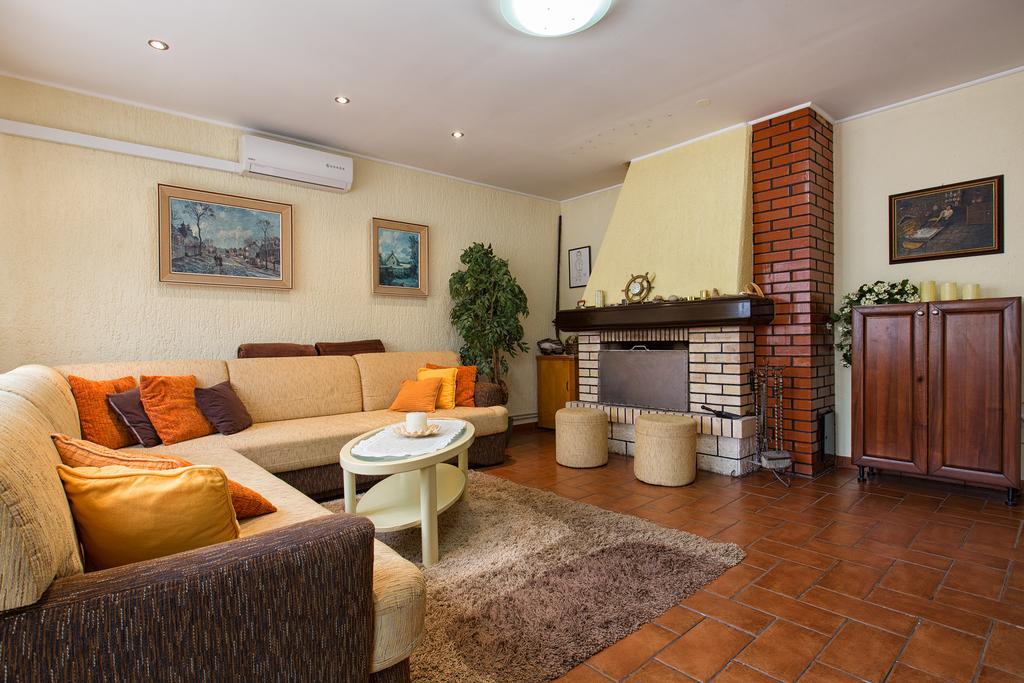 Holiday Villa Anna Primorski Dolac Esterno foto
