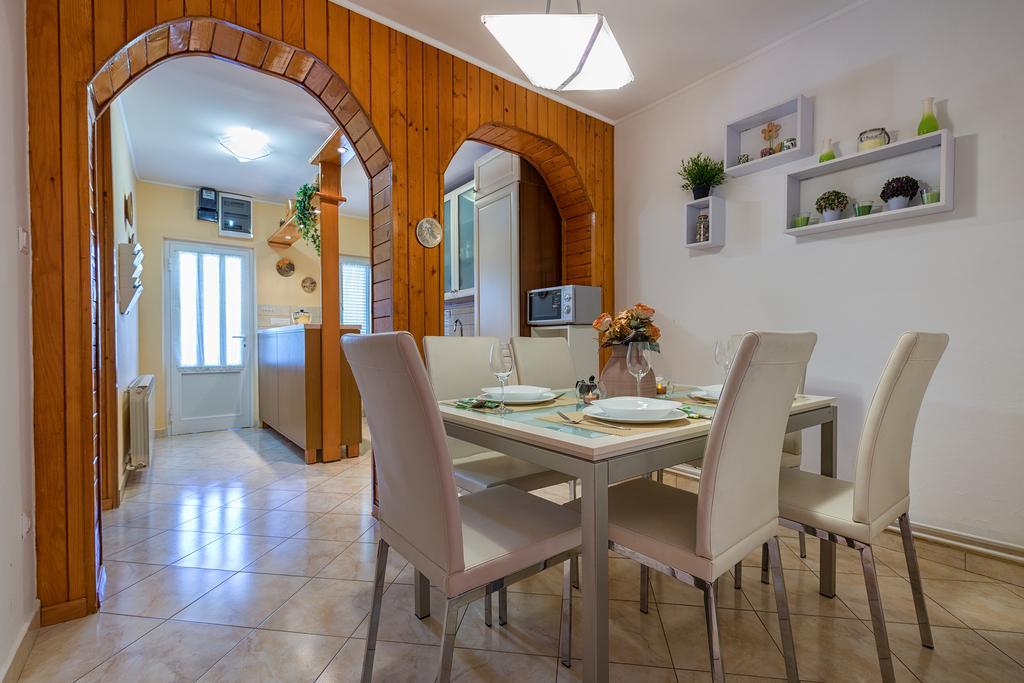 Holiday Villa Anna Primorski Dolac Esterno foto