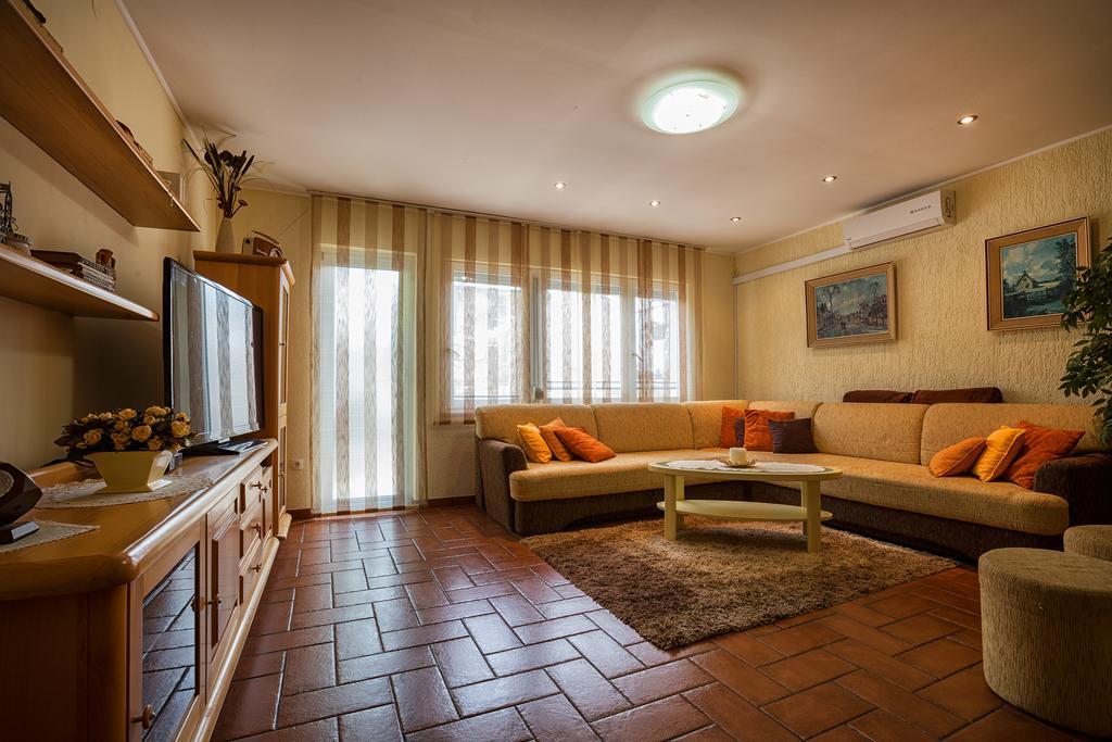 Holiday Villa Anna Primorski Dolac Esterno foto